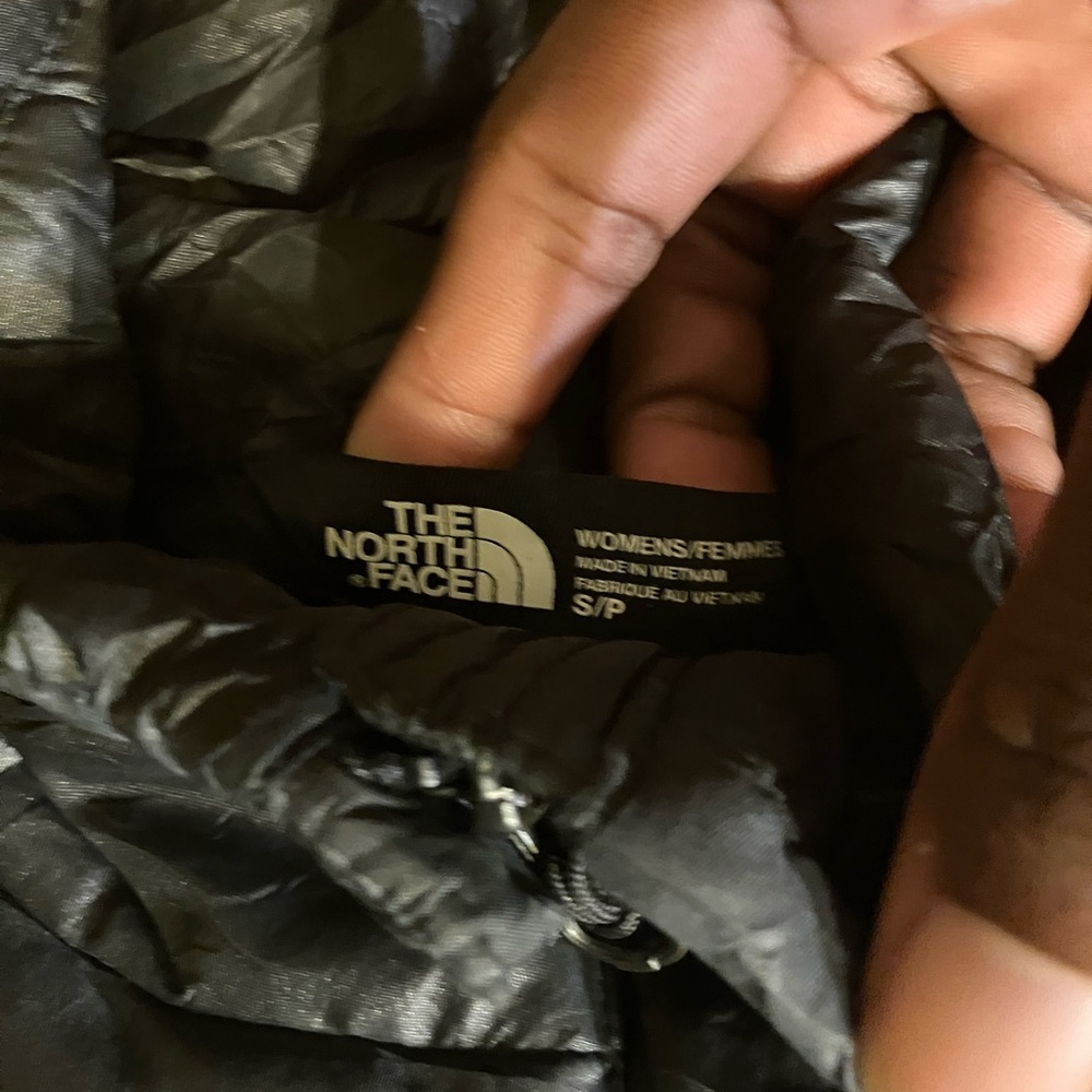 The North Face Women's Black Quilted Vest - Picture 2 of 3